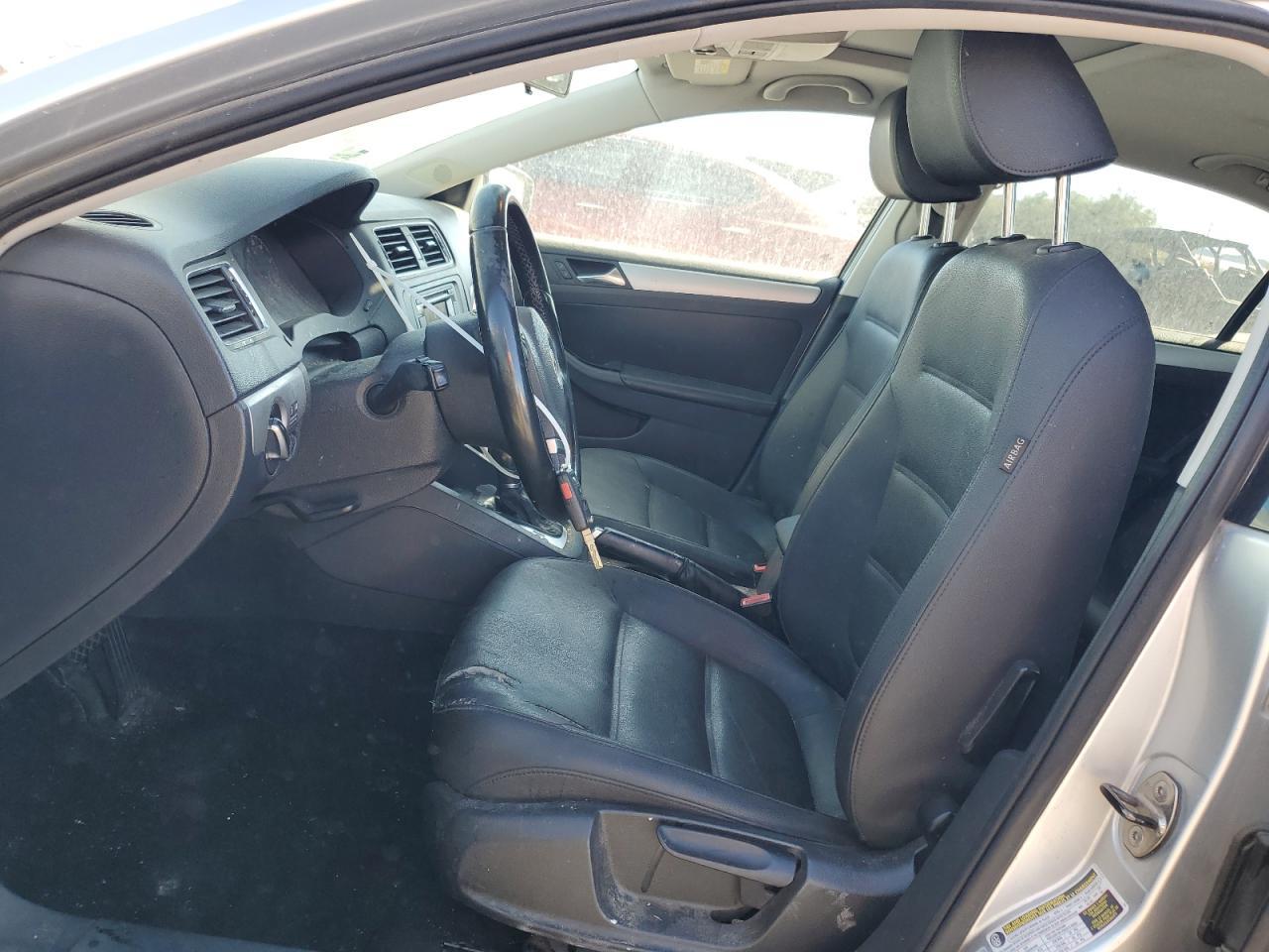 2011 VOLKSWAGEN JETTA