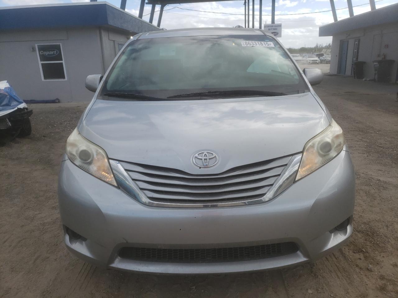 2016 TOYOTA SIENNA