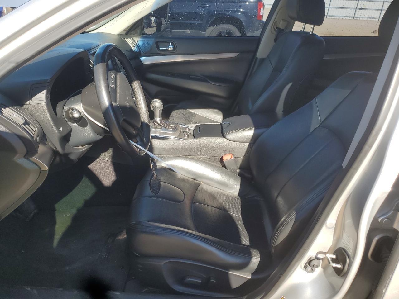 2015 INFINITI Q40