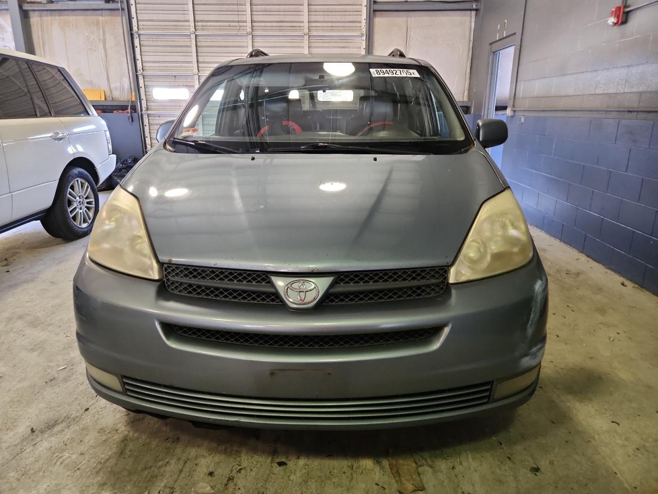 2004 TOYOTA SIENNA