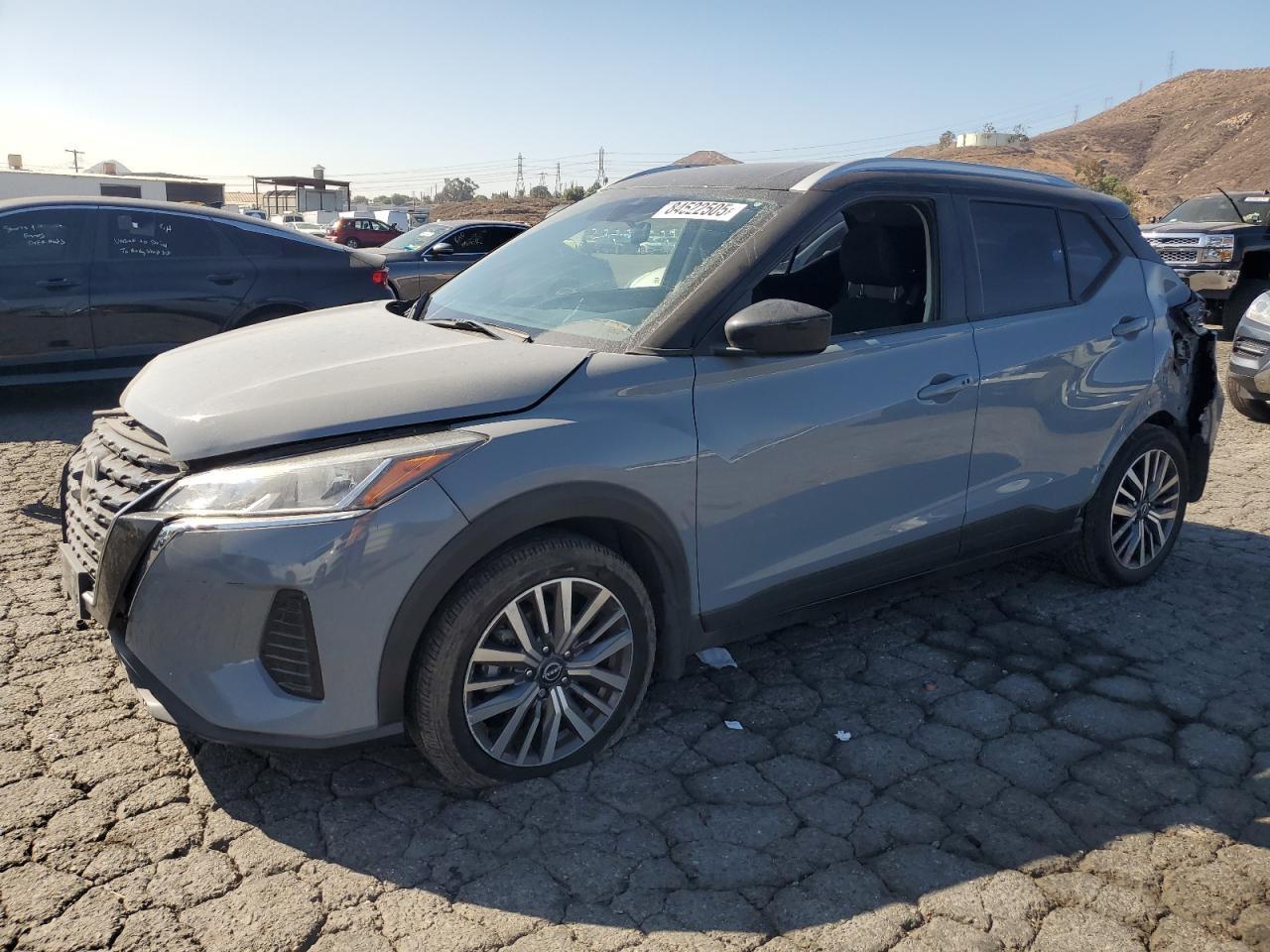 2024 NISSAN KICKS