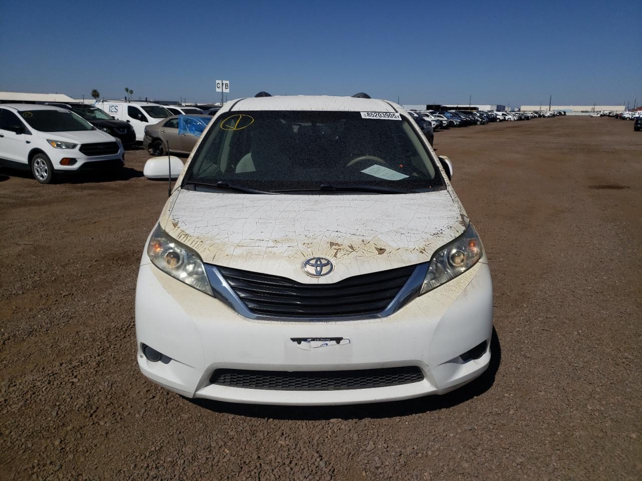 2011 TOYOTA SIENNA
