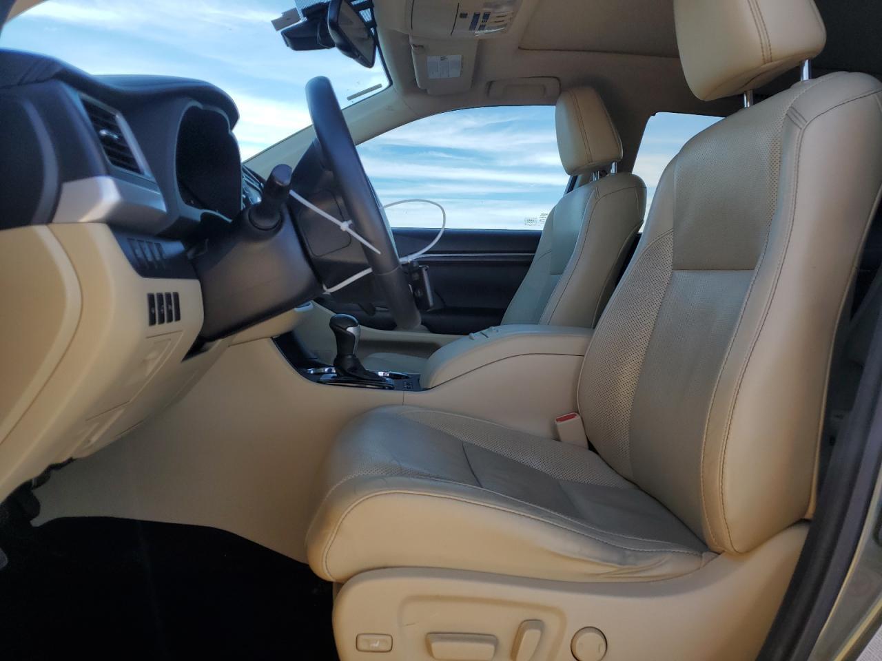 2016 TOYOTA HIGHLANDER