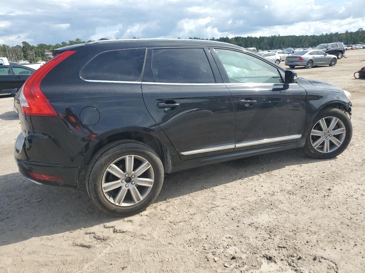 2017 VOLVO XC60
