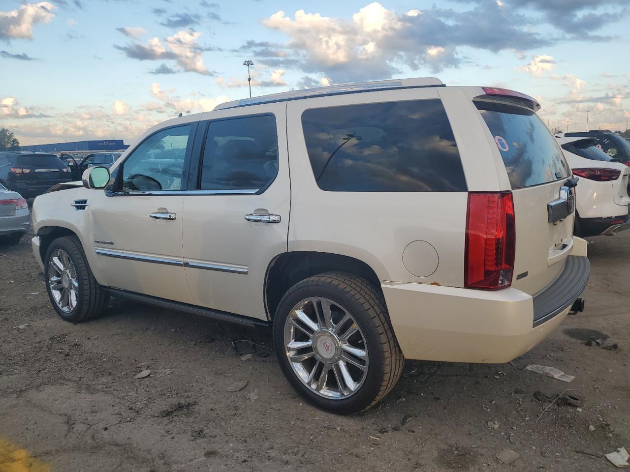 2011 CADILLAC ESCALADE
