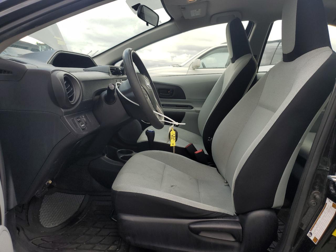 2014 TOYOTA Prius c