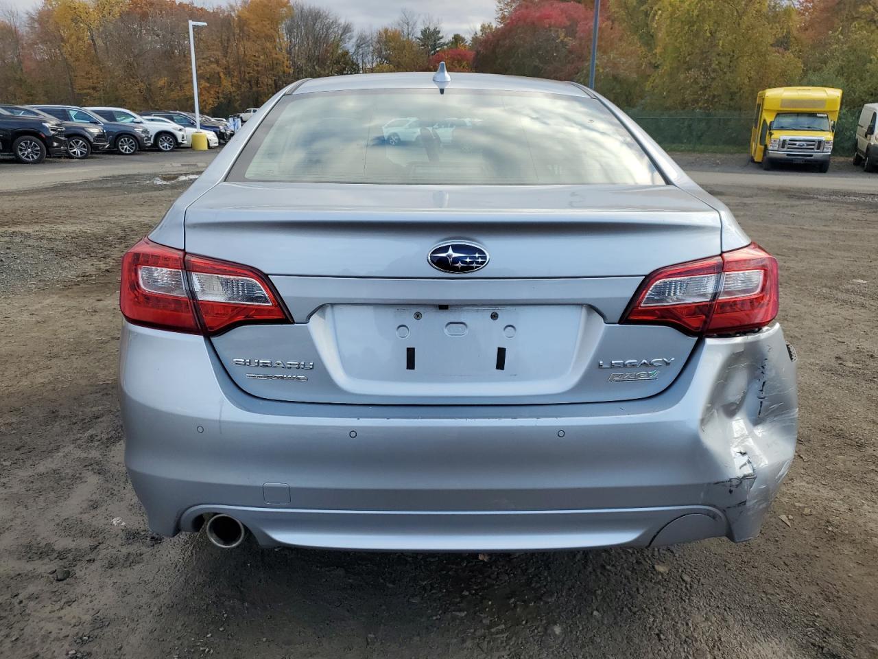 2017 SUBARU Legacy