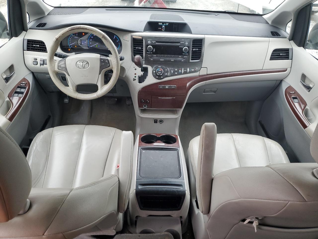 2014 TOYOTA SIENNA