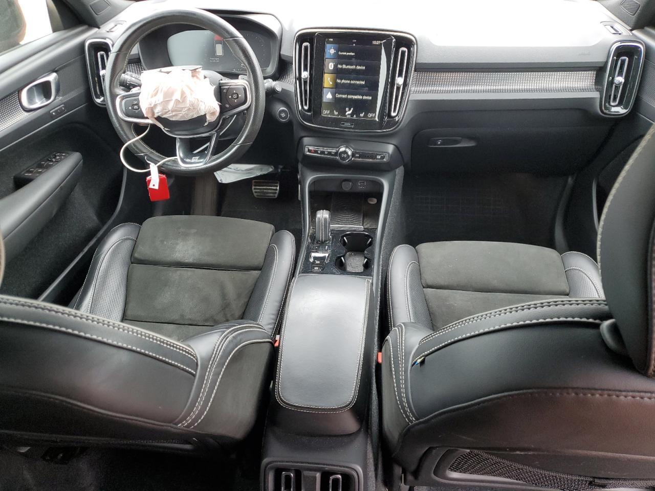 2019 VOLVO XC40