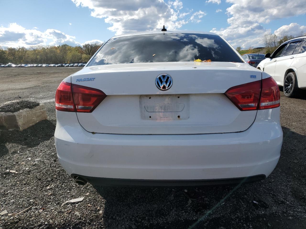 2012 VOLKSWAGEN Passat
