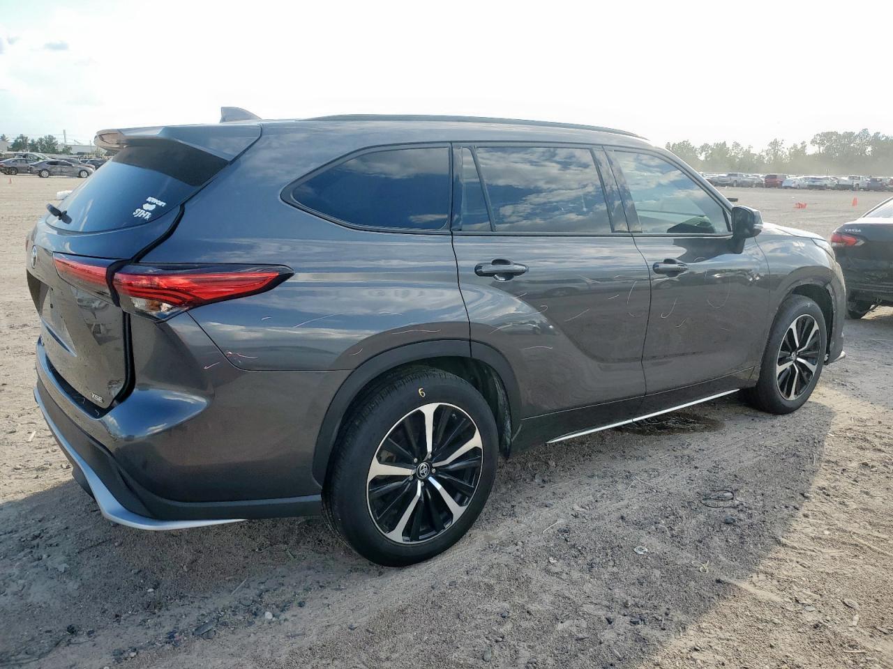 2022 TOYOTA HIGHLANDER