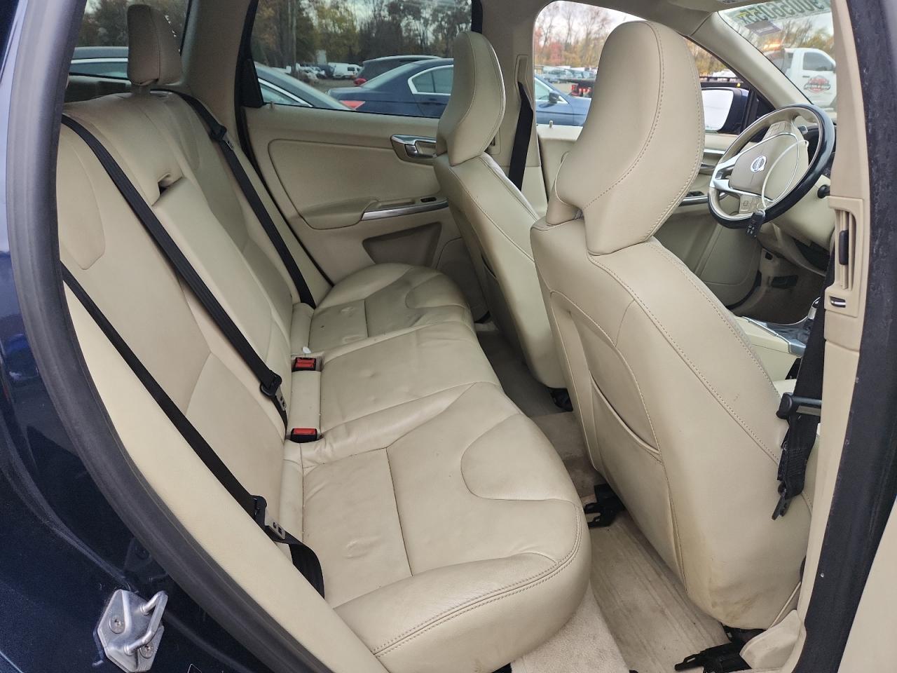 2015 VOLVO XC60