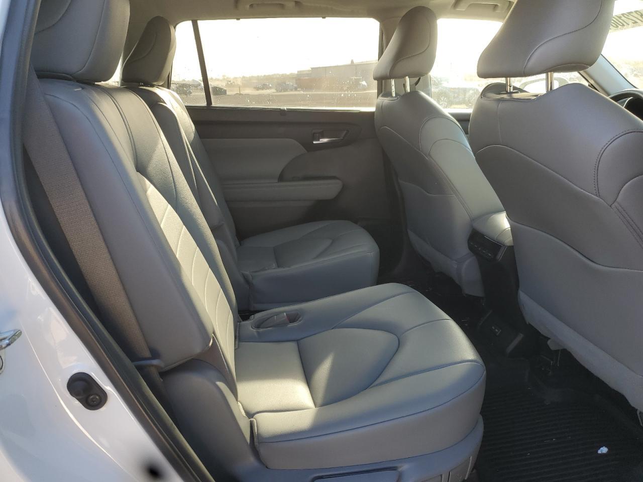 2022 TOYOTA HIGHLANDER