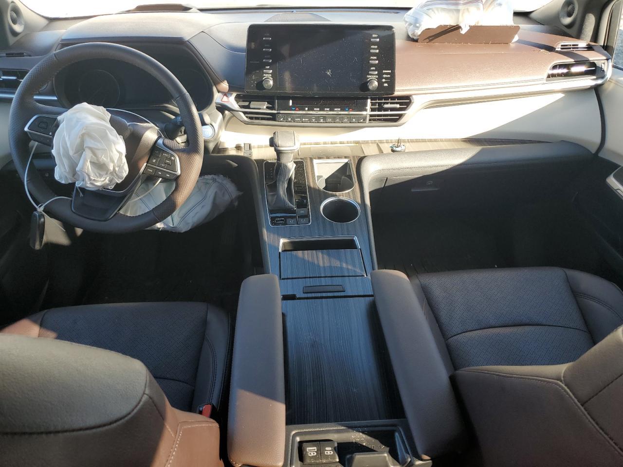 2024 TOYOTA SIENNA