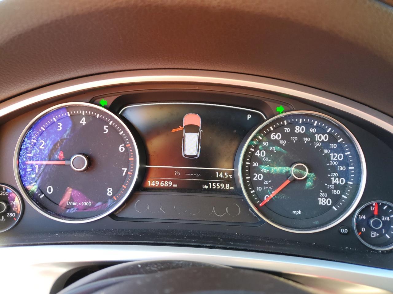 2013 VOLKSWAGEN Touareg