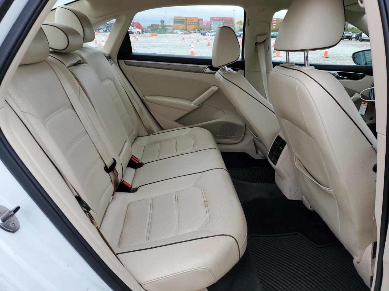 2017 VOLKSWAGEN Passat