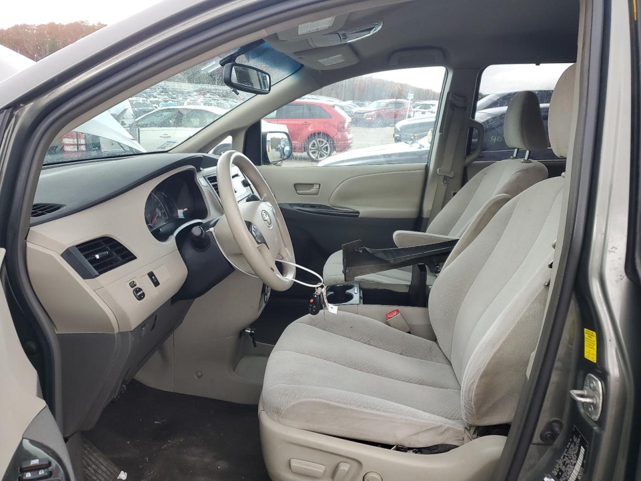 2011 TOYOTA SIENNA