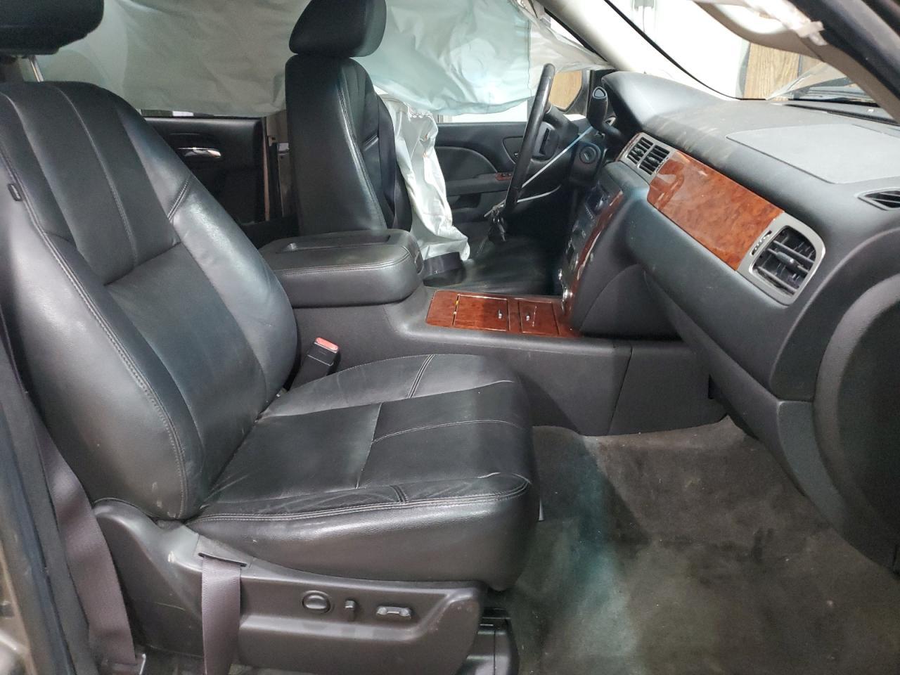 2013 CHEVROLET Suburban