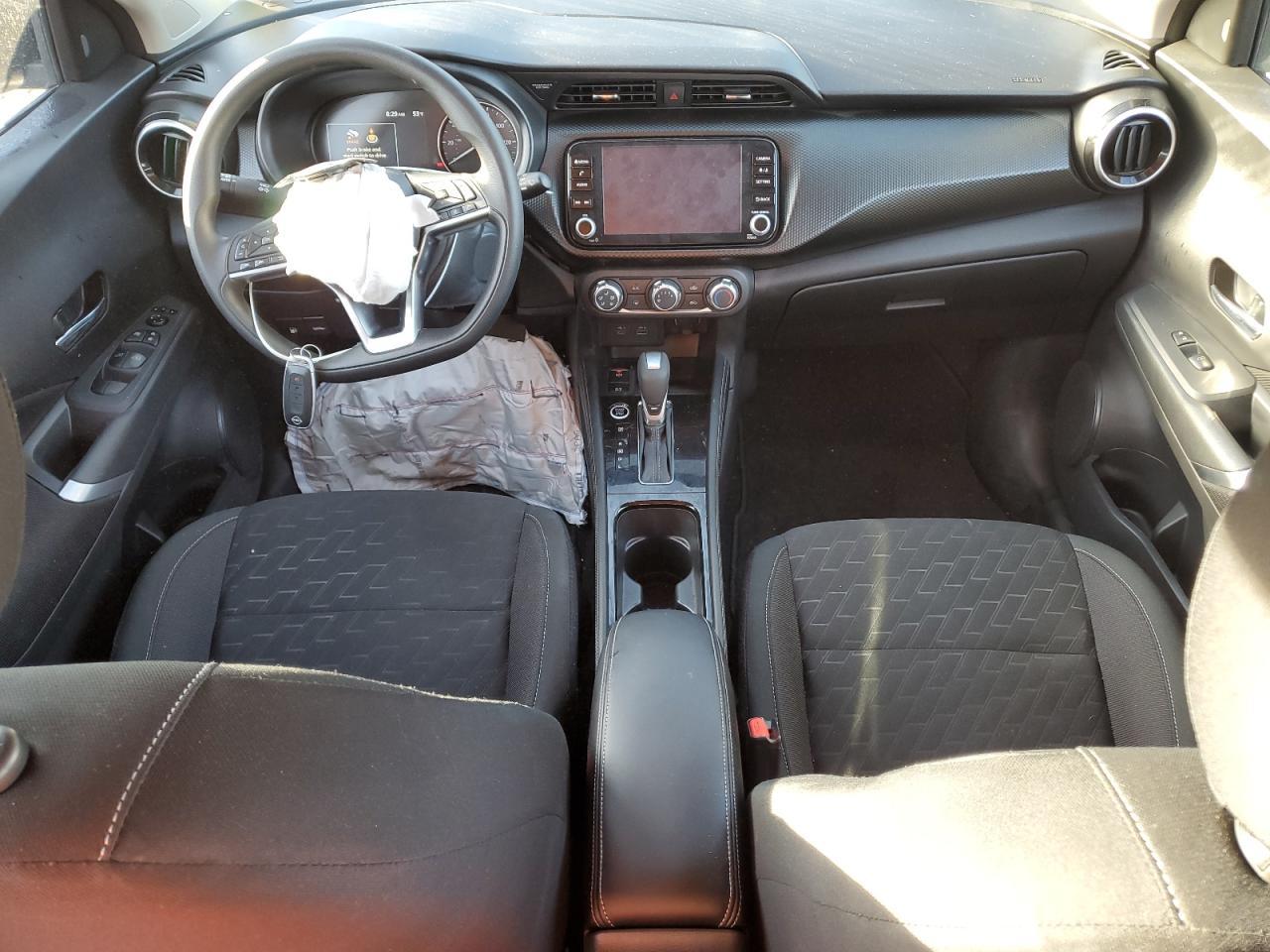 2024 NISSAN KICKS