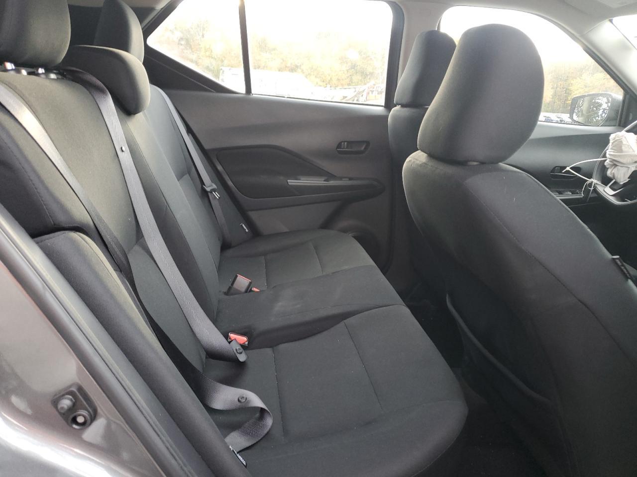 2024 NISSAN KICKS
