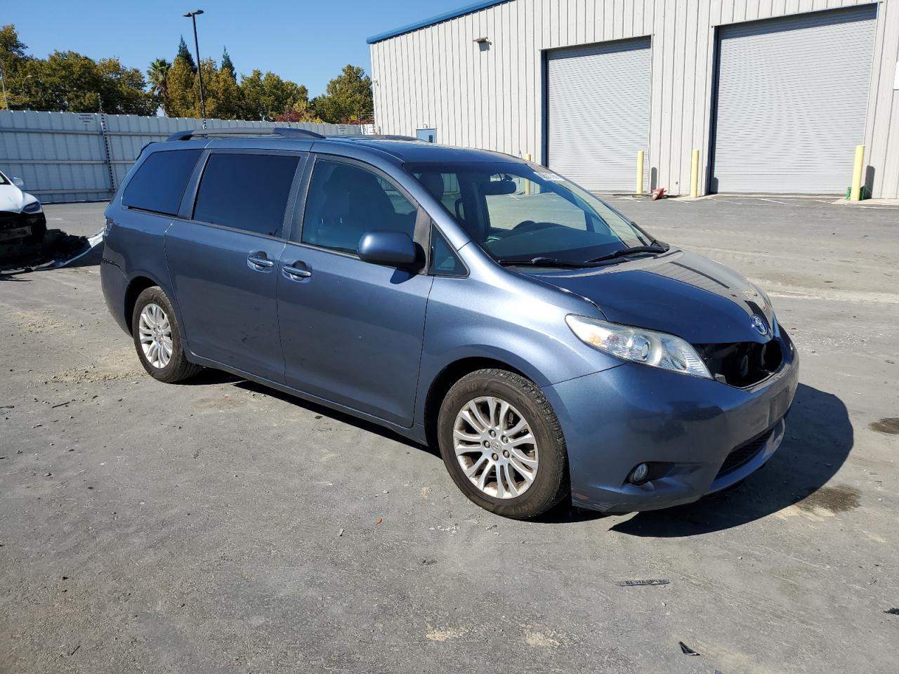 2015 TOYOTA SIENNA