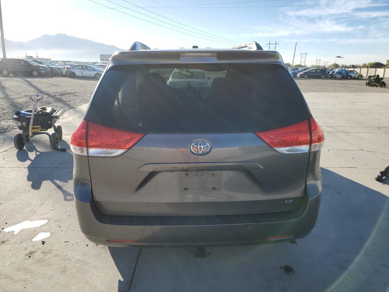 2013 TOYOTA SIENNA