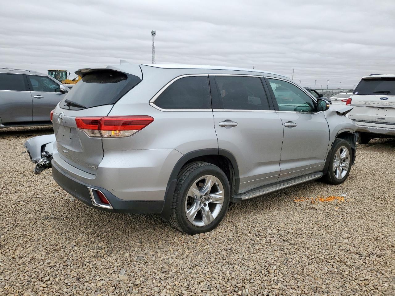 2017 TOYOTA HIGHLANDER