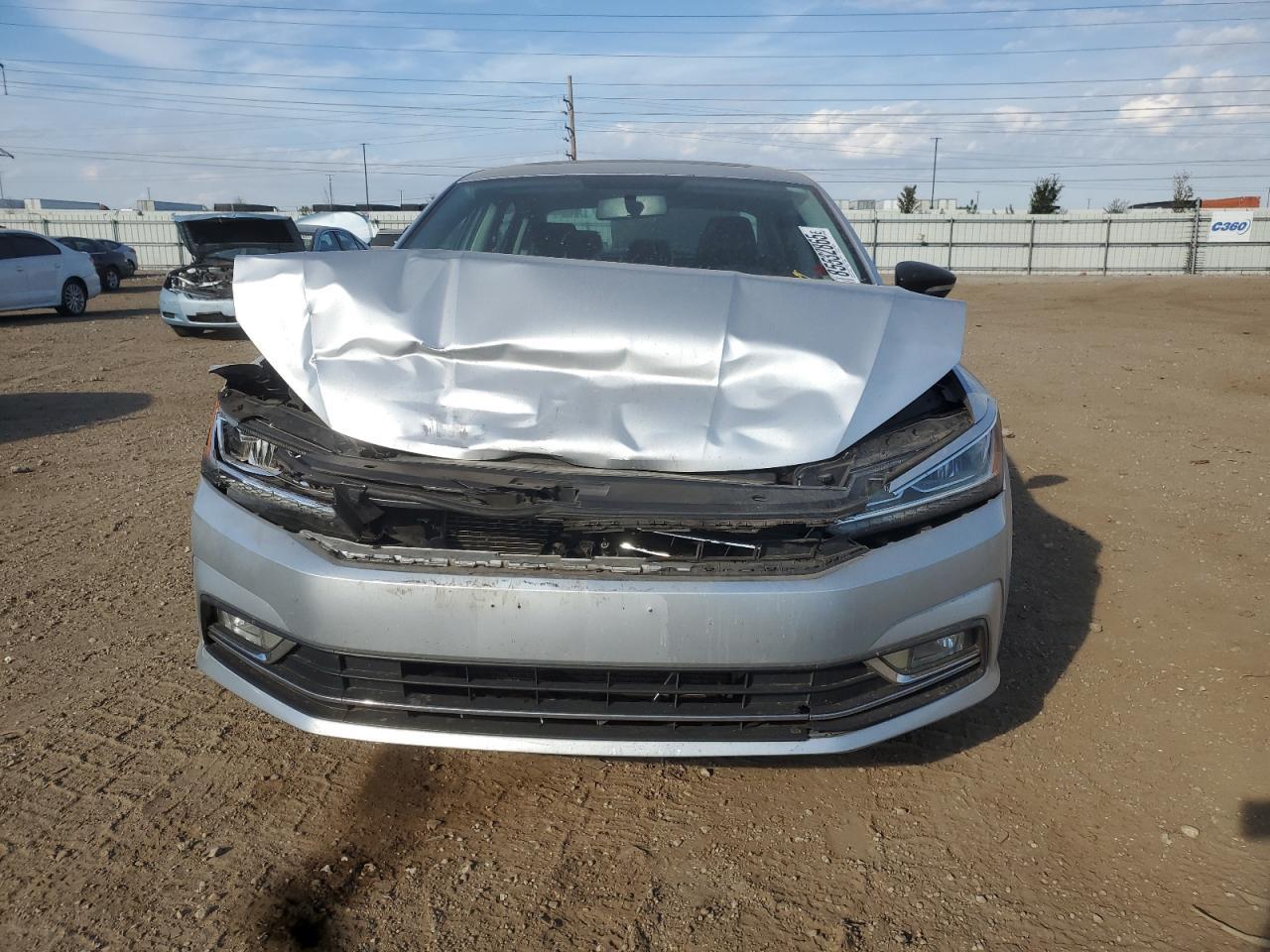 2016 VOLKSWAGEN Passat