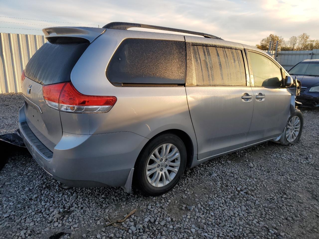 2013 TOYOTA SIENNA