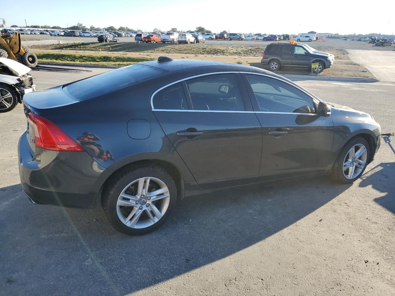 2015 VOLVO S60