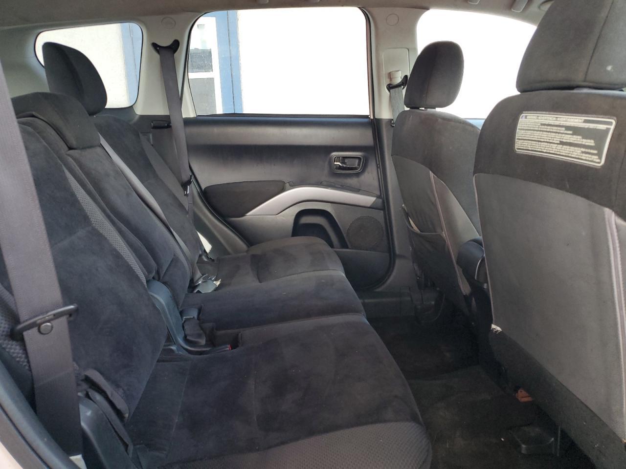 2011 MITSUBISHI outlander