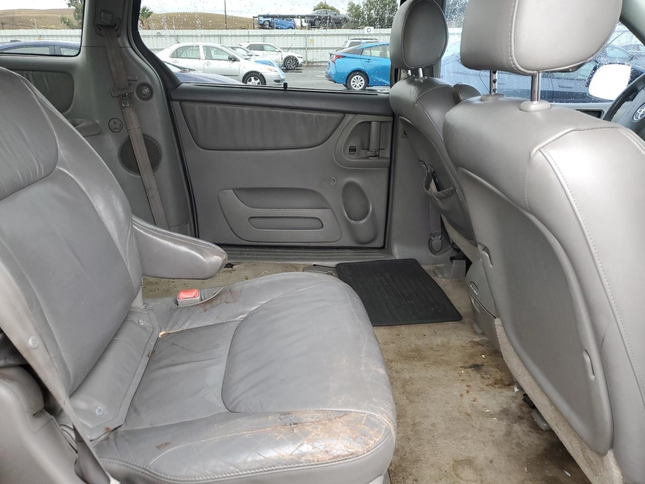 2005 TOYOTA SIENNA