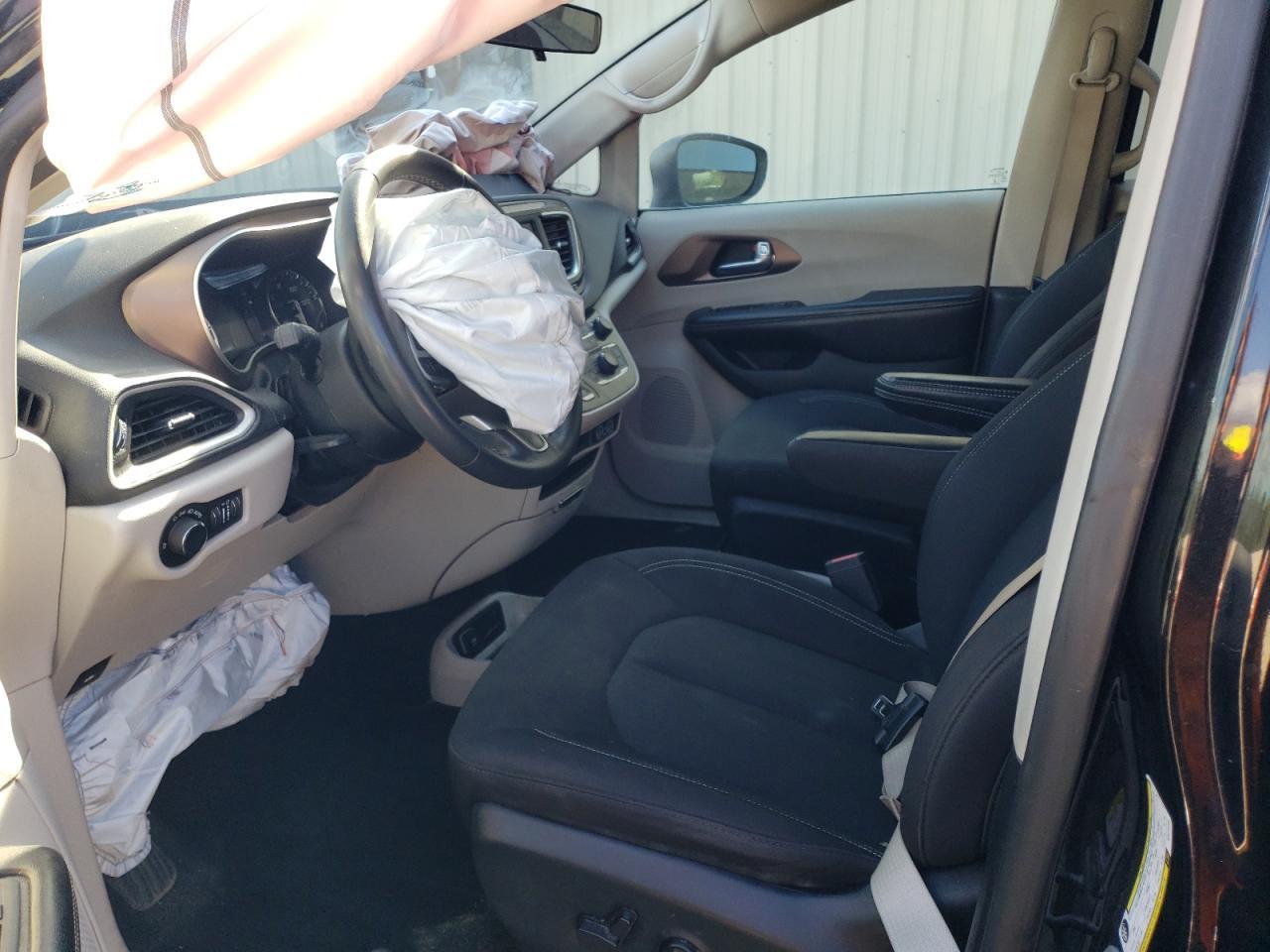 2022 CHRYSLER Voyager