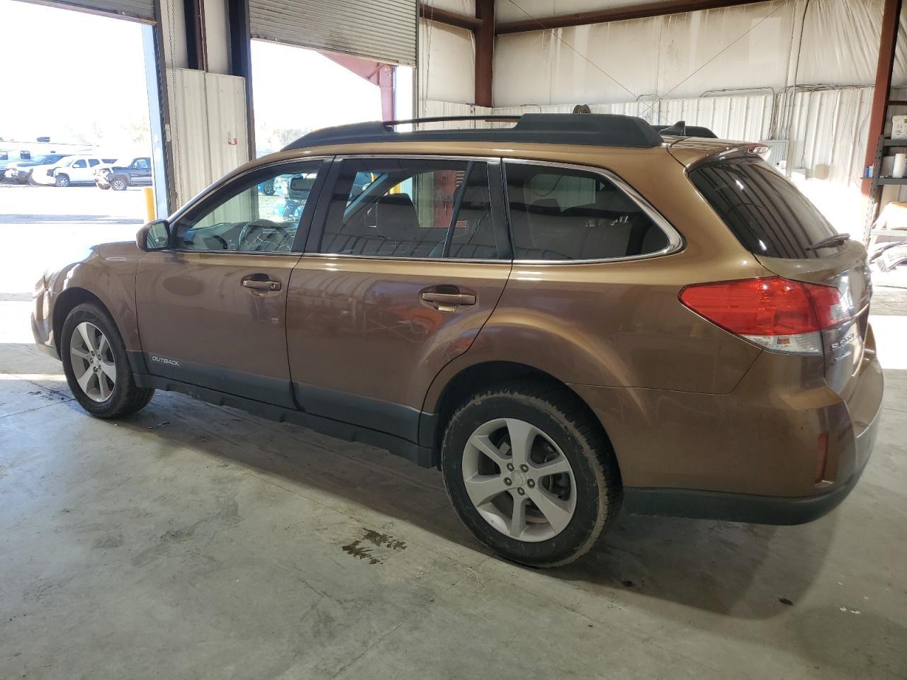 2013 SUBARU Outback