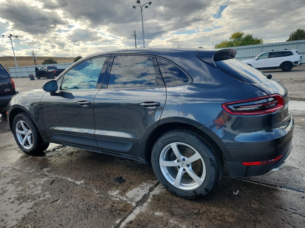 2017 PORSCHE Macan