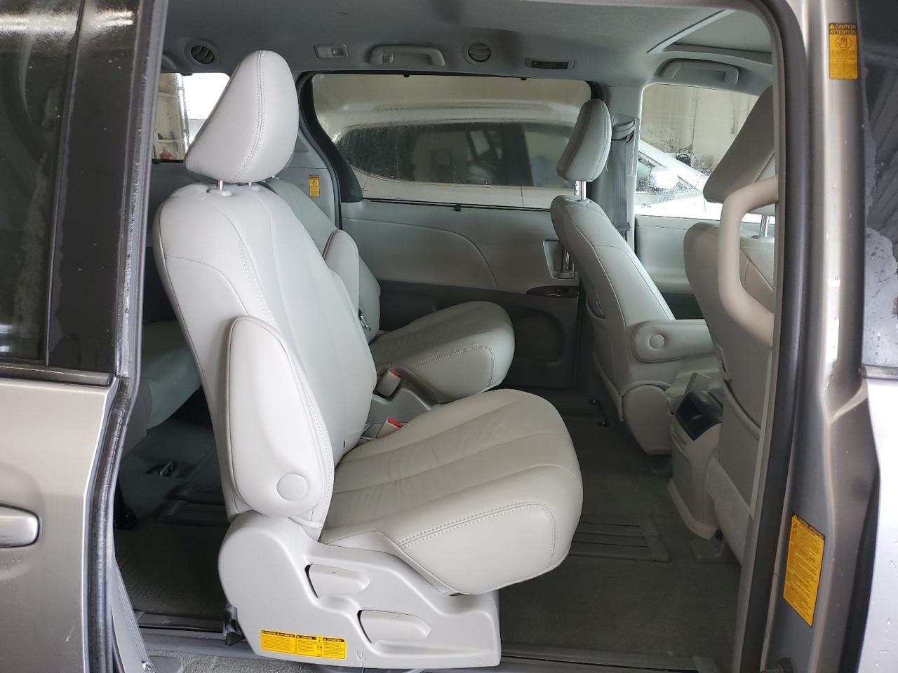 2013 TOYOTA SIENNA