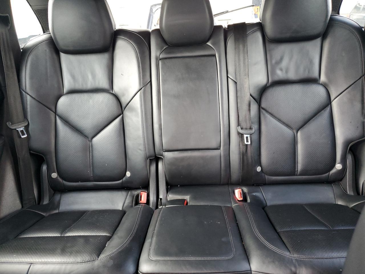2012 PORSCHE CAYENNE