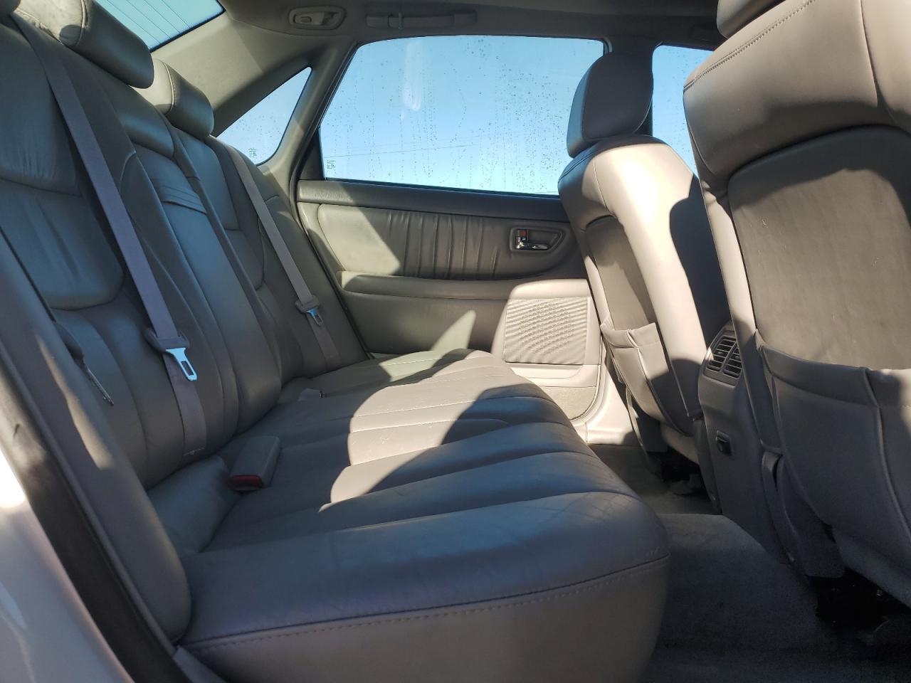 2002 TOYOTA Avalon