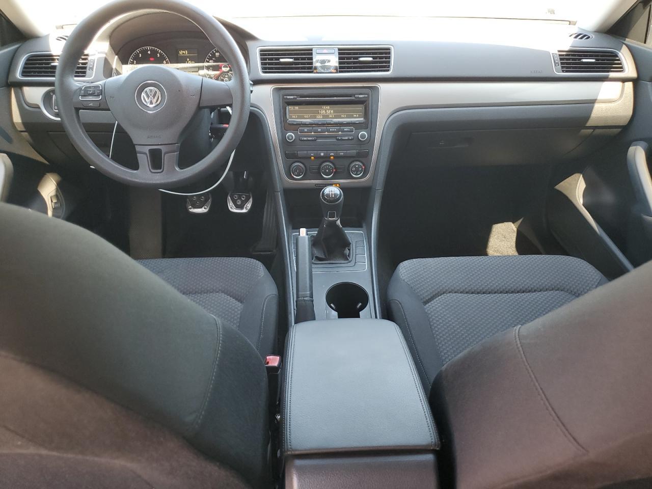2015 VOLKSWAGEN Passat