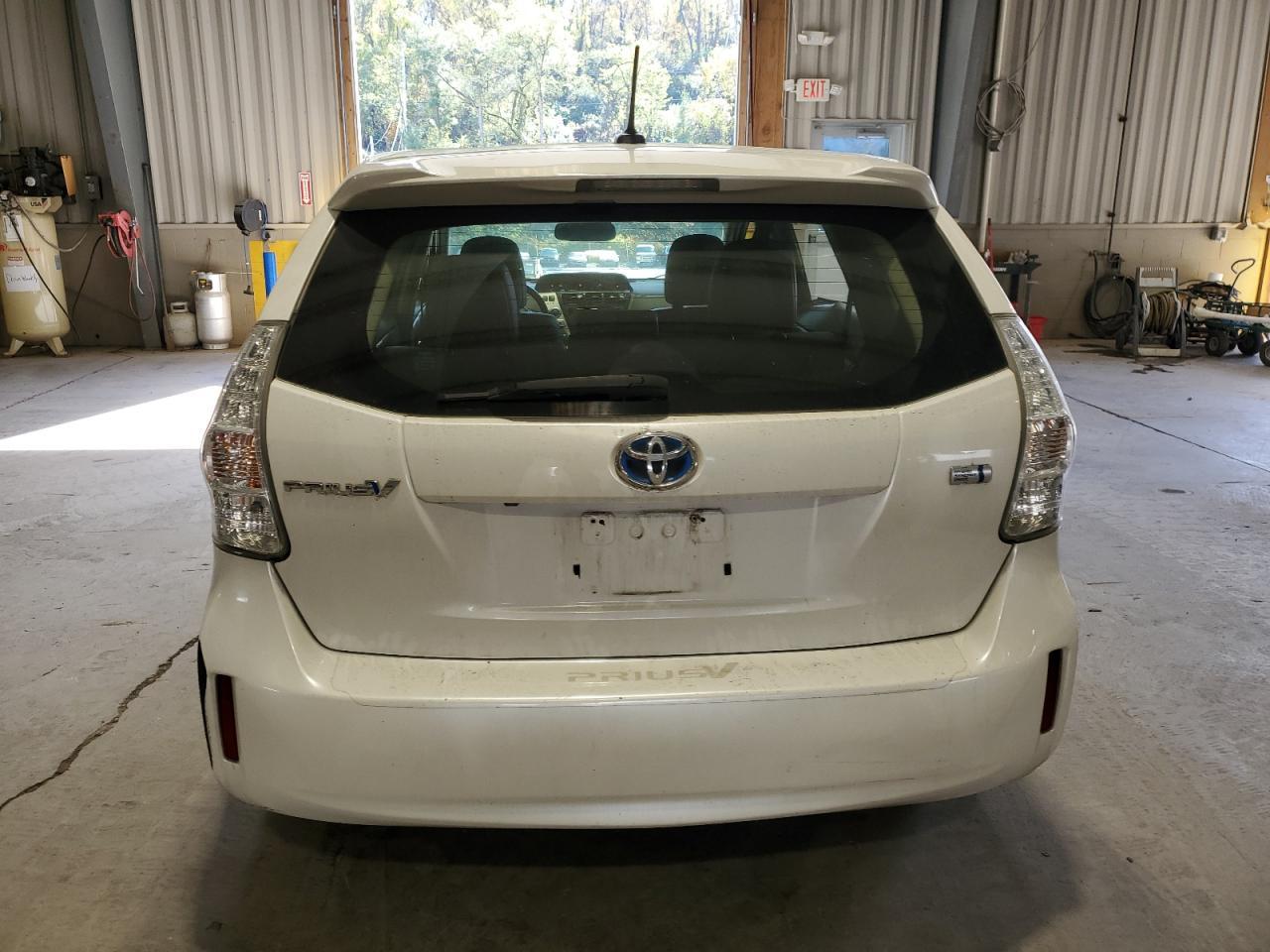 2013 TOYOTA PRIUS V