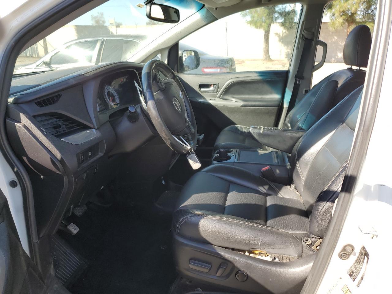 2016 TOYOTA SIENNA