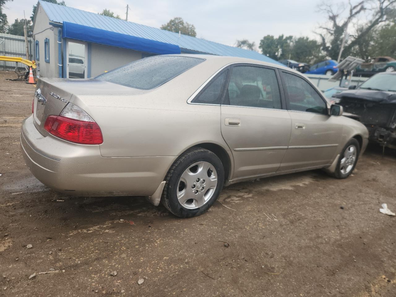 2004 TOYOTA Avalon