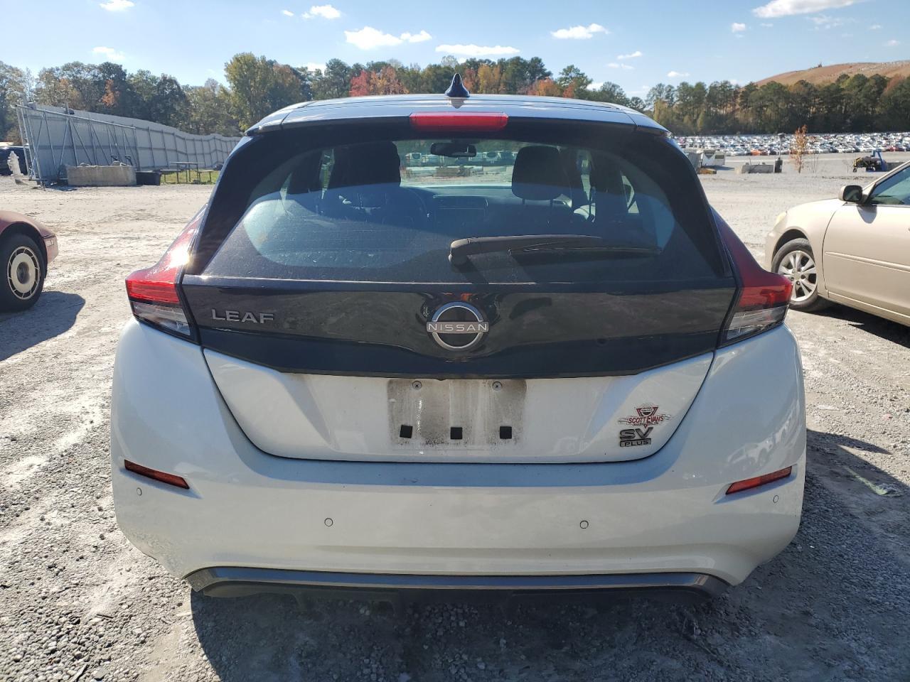 2023 NISSAN LEAF