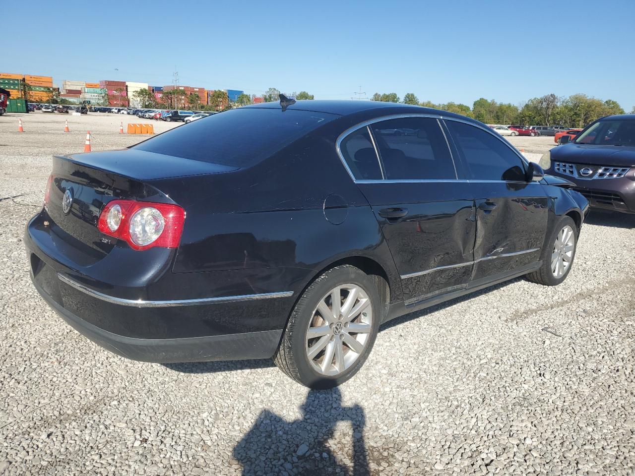 2010 VOLKSWAGEN Passat