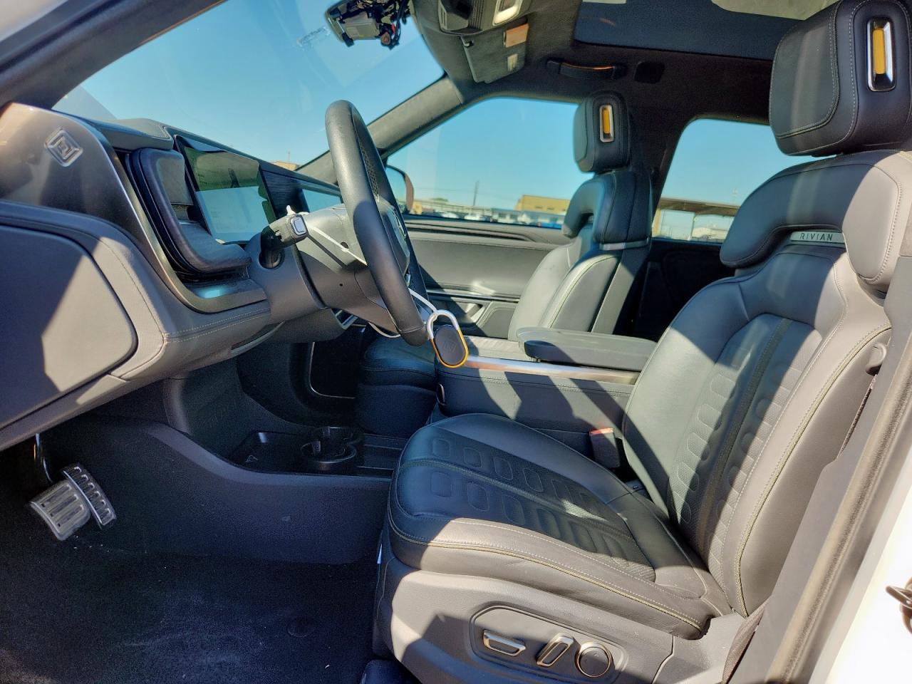 2022 RIVIAN R1t