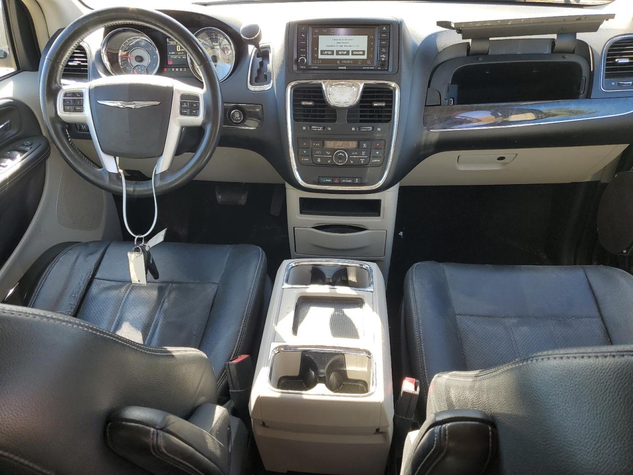 2016 CHRYSLER Town & Country
