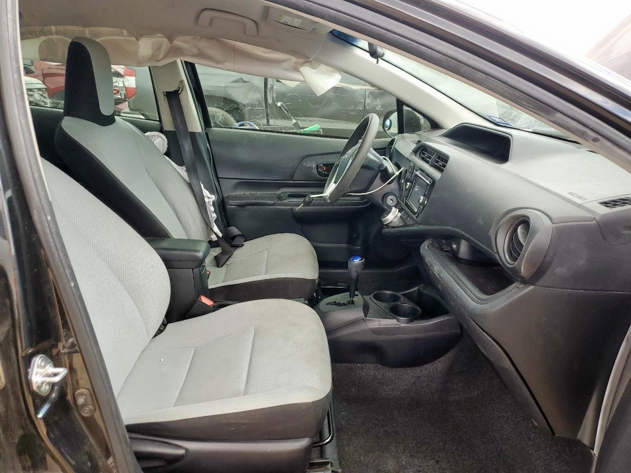 2015 TOYOTA Prius c