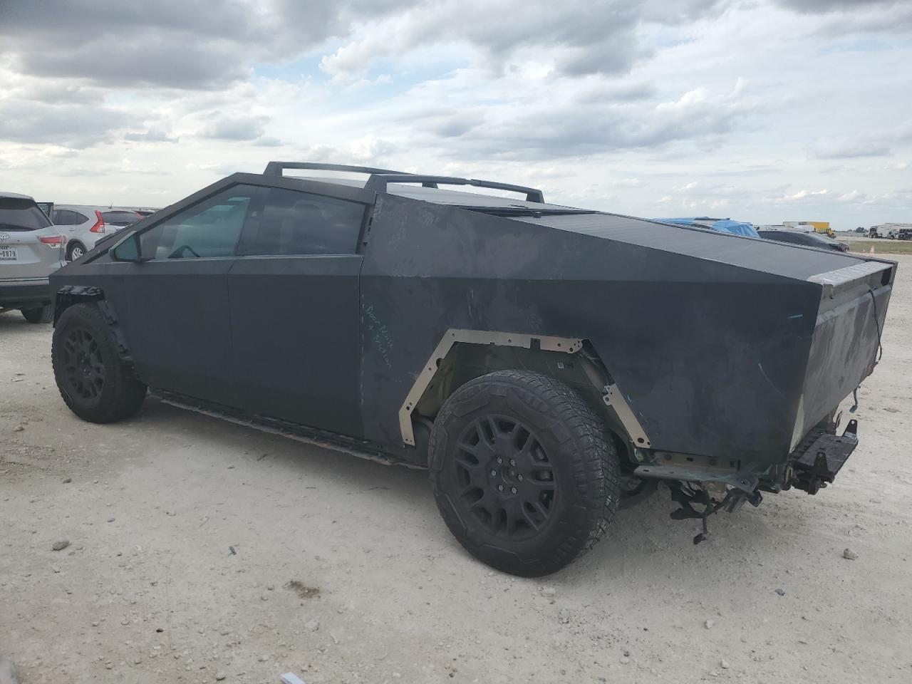 2024 TESLA Cybertruck