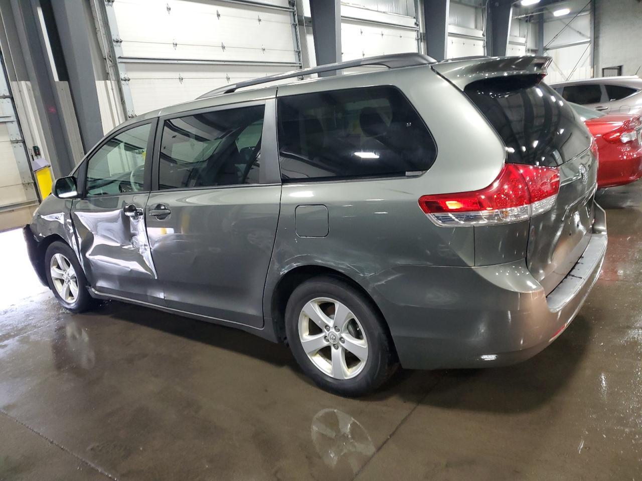 2011 TOYOTA SIENNA
