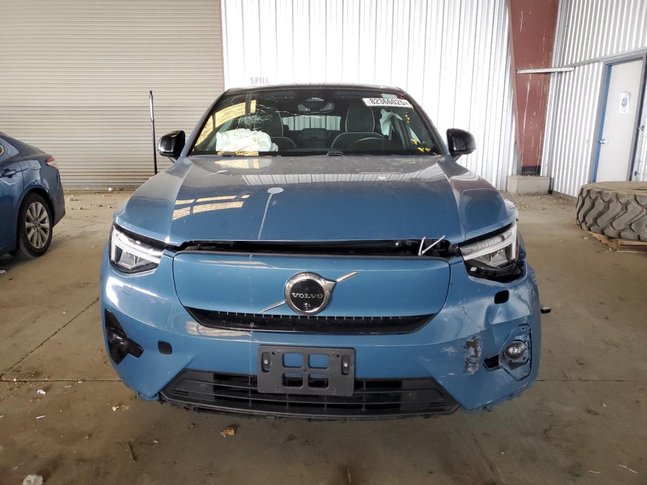 2023 VOLVO C40